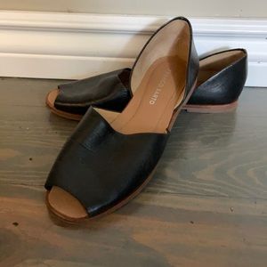 Open toe leather shoe